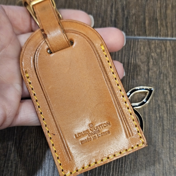 Louis Vuitton Tan Leather Bag Tag On Unbranded Keychain/ Bag Charm - Picture 4 of 7